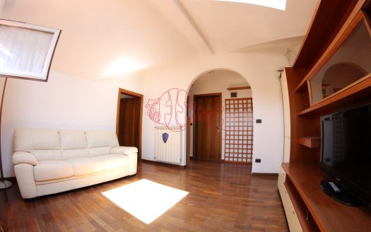 Mansarda con viste aperte